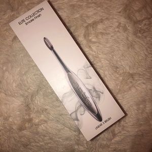 Artis Makeup Brush in Elite Linear 3